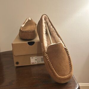 NEVER WORN: Ugg Ansley Slipper